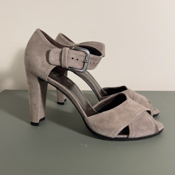 Stuart Weitzman Neutral Heel - Picture 1 of 4